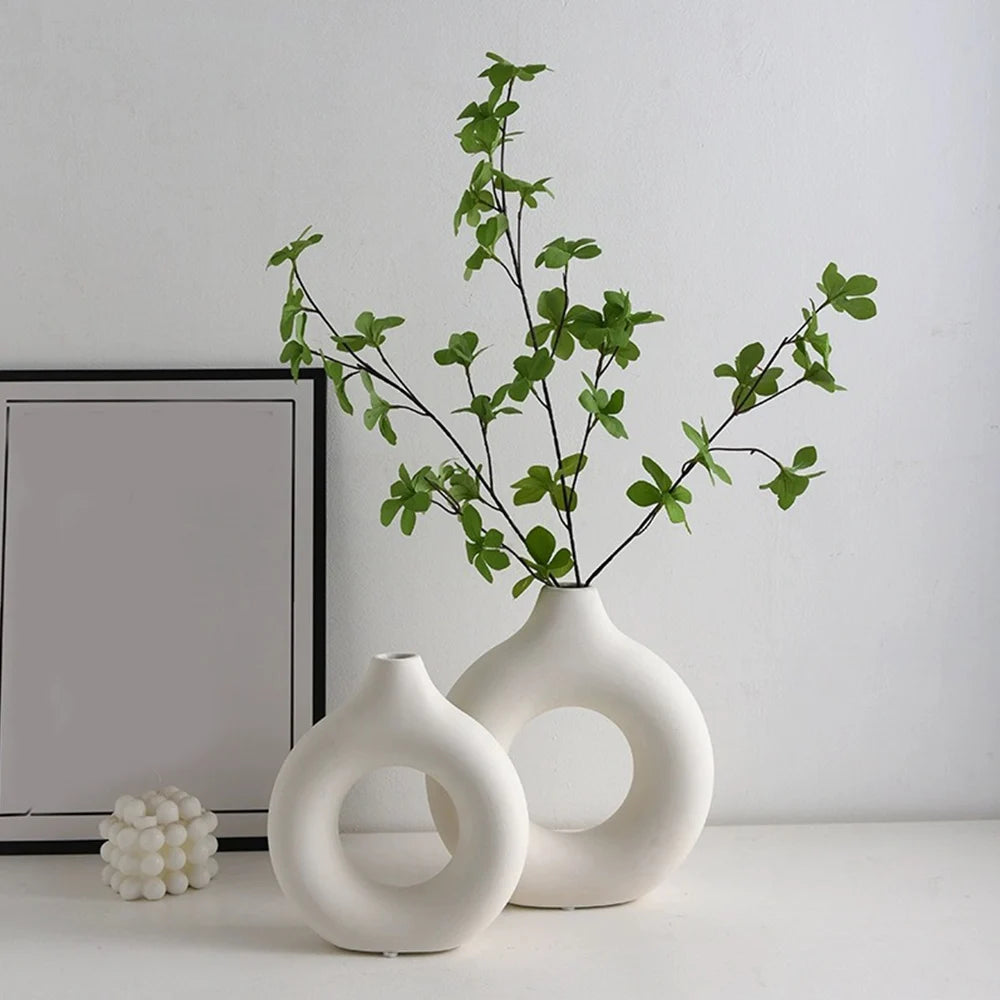 Nordic Bloom – Donut-Shaped Circle Vase (Plastic)