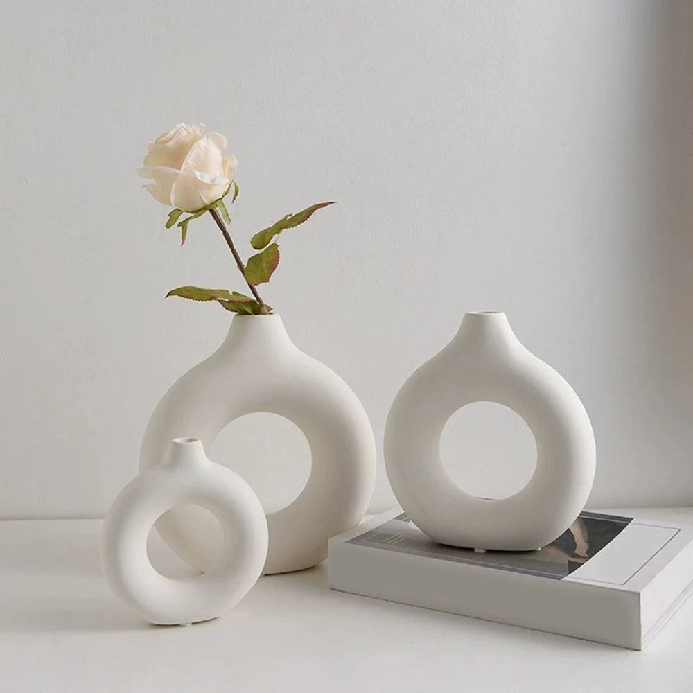 Nordic Bloom – Donut-Shaped Circle Vase (Plastic)